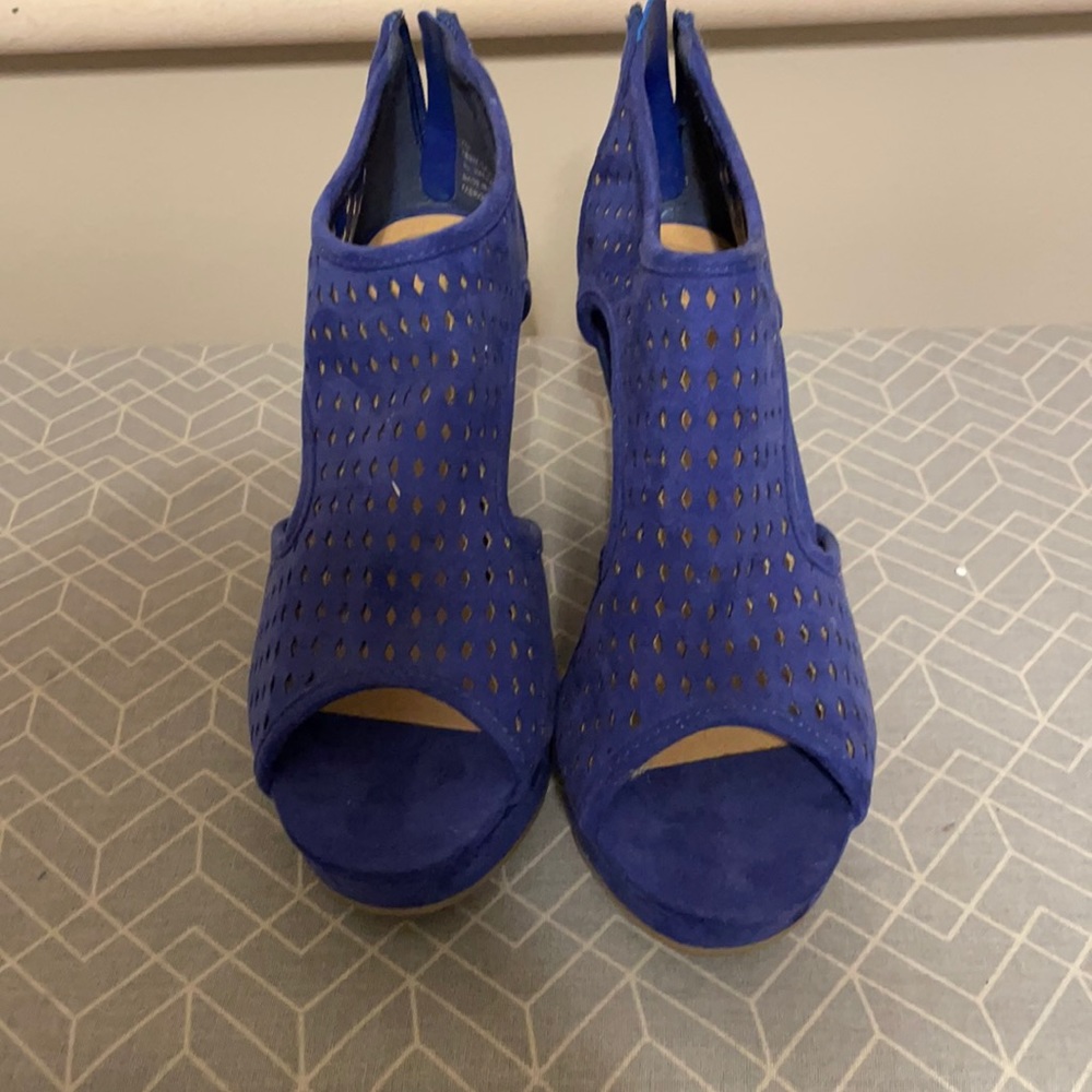 Blue wedges